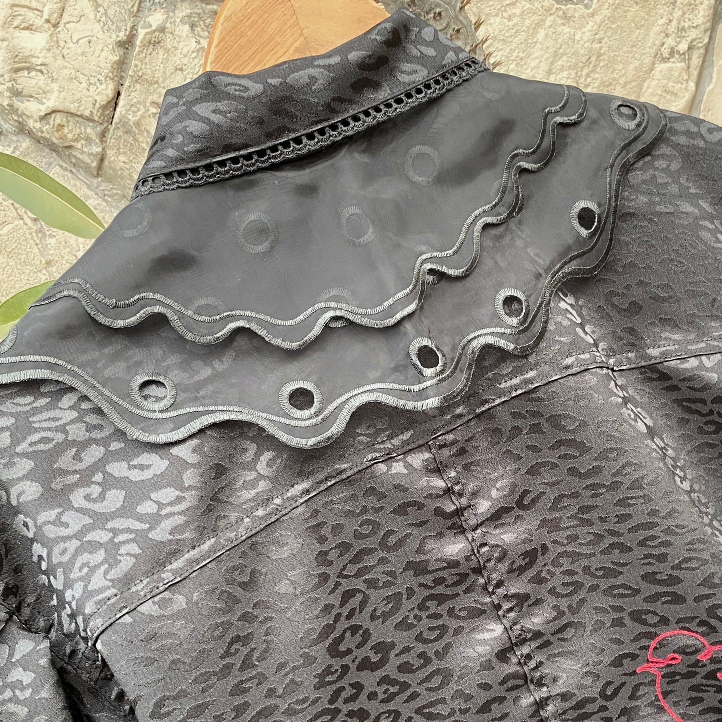 Emiria Jacket Leopard Black II - MATA CLOTHiER
