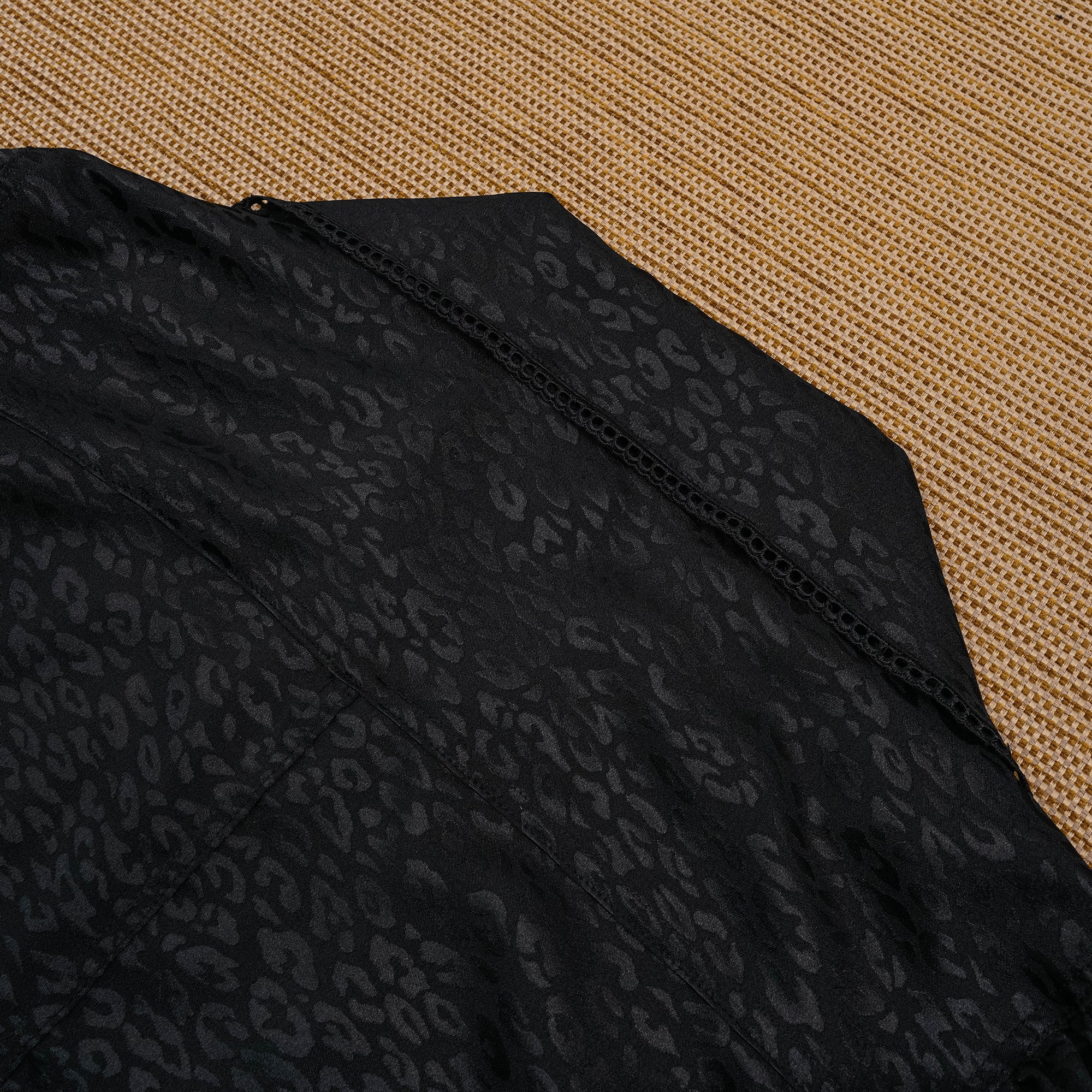 Emiria Jacket Leopard Black II - MATA CLOTHiER
