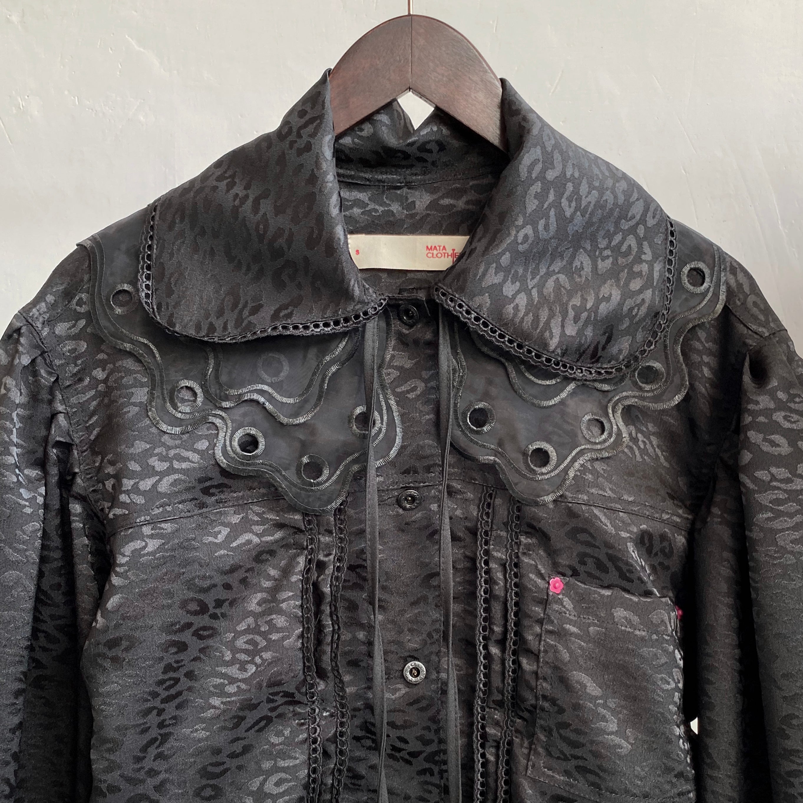 Emiria Jacket Leopard Black II - MATA CLOTHiER