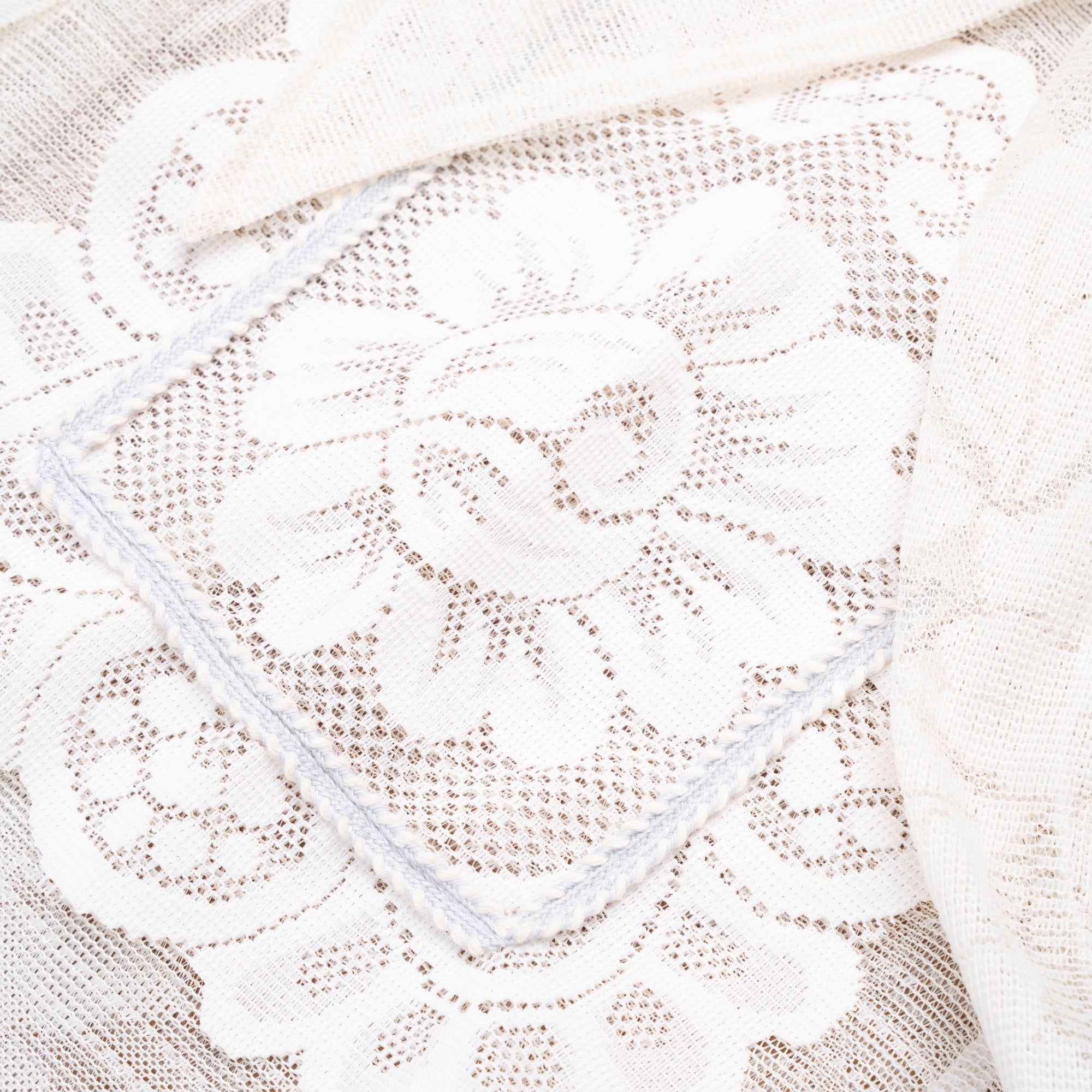 Sang Dewi Blouse Lace Hibiscus - MATA CLOTHiER